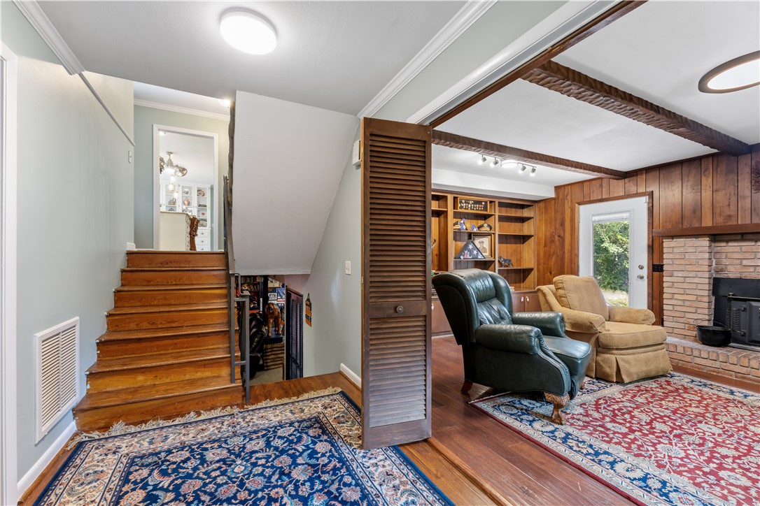 212 REDWOOD COURT