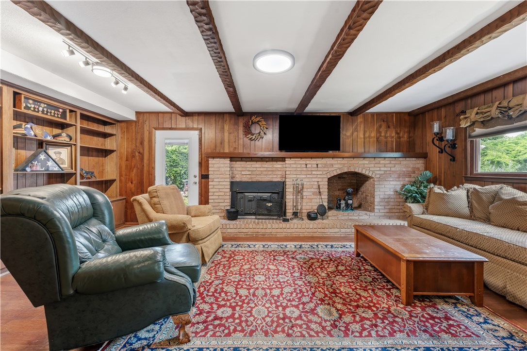 212 REDWOOD COURT