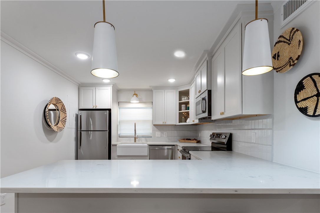835 N GAY STREET 2