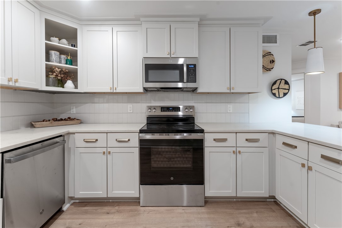 835 N GAY STREET 2