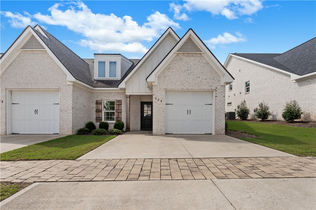 544 CLOVERDALE DRIVE