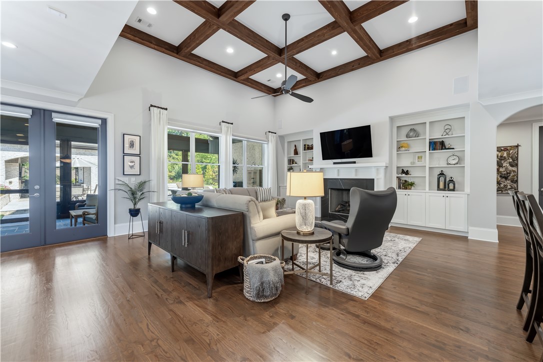 795 S GAY STREET