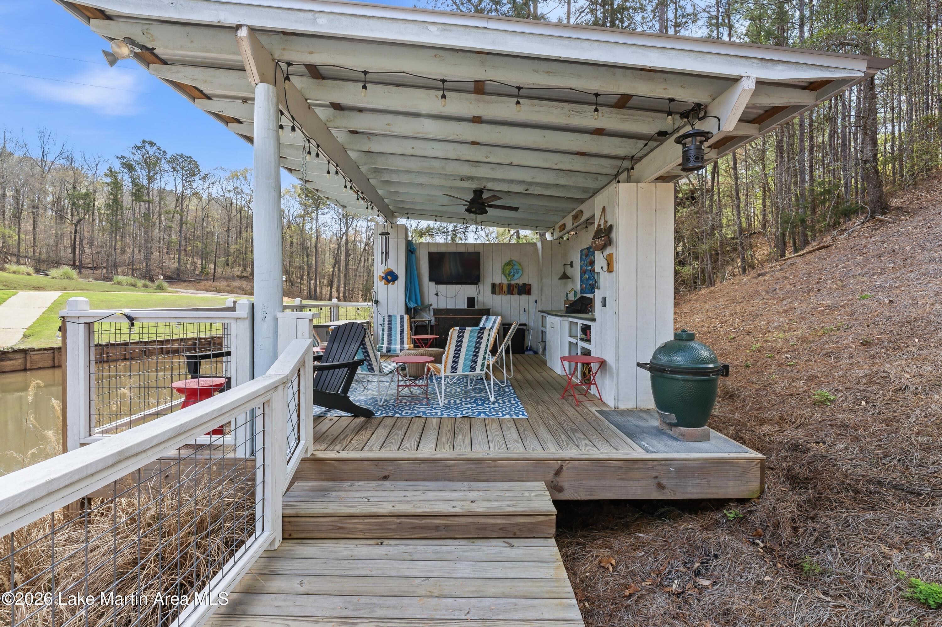 241 Pine Tree Cir