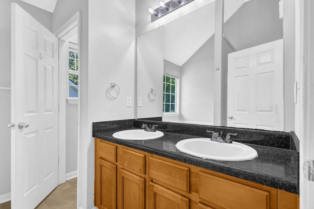 3534 Oakshire Way SE