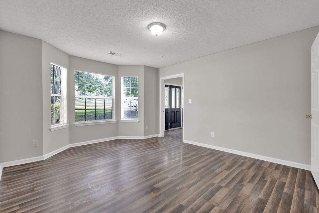 3885 Riverview Chase Bluff
