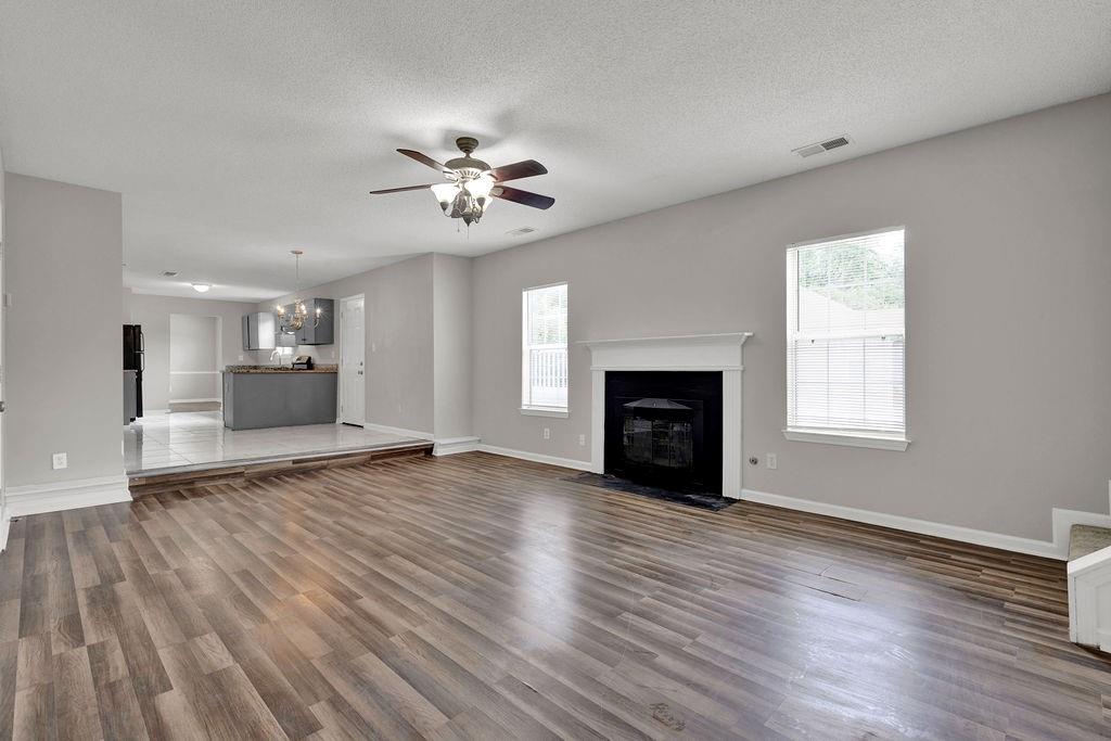 3885 Riverview Chase Bluff