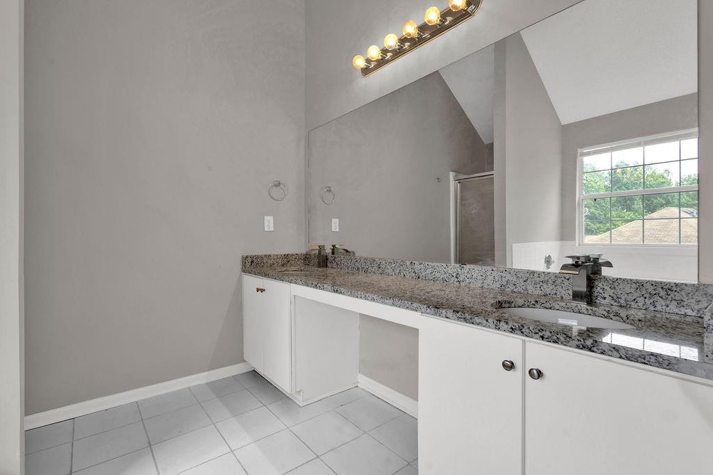 3885 Riverview Chase Bluff