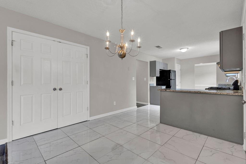 3885 Riverview Chase Bluff