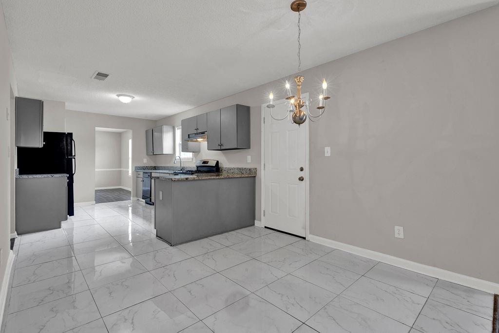3885 Riverview Chase Bluff