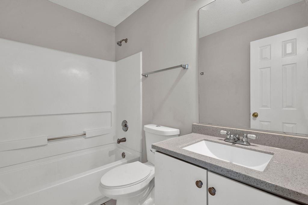 3885 Riverview Chase Bluff