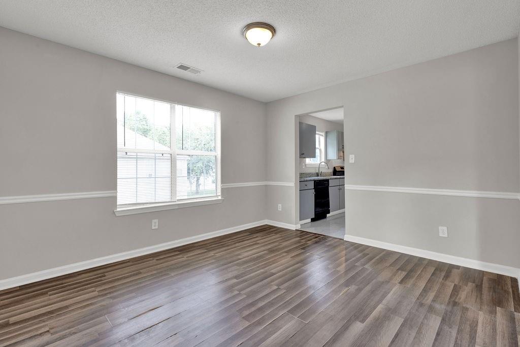 3885 Riverview Chase Bluff