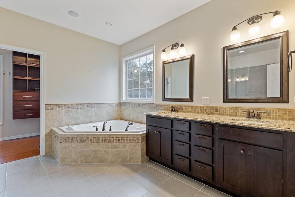 2813 Glenlocke Way NW