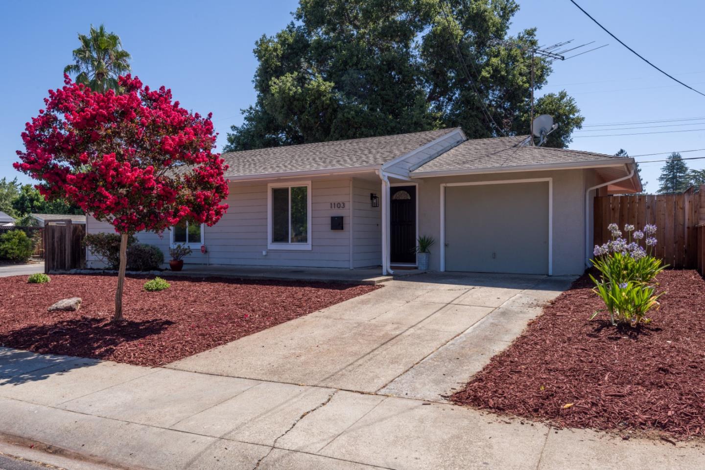 1103 Solana DR