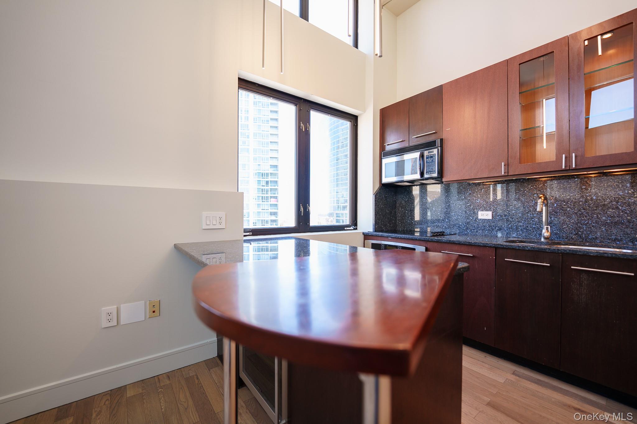 25 Leroy Place Unit: PH1