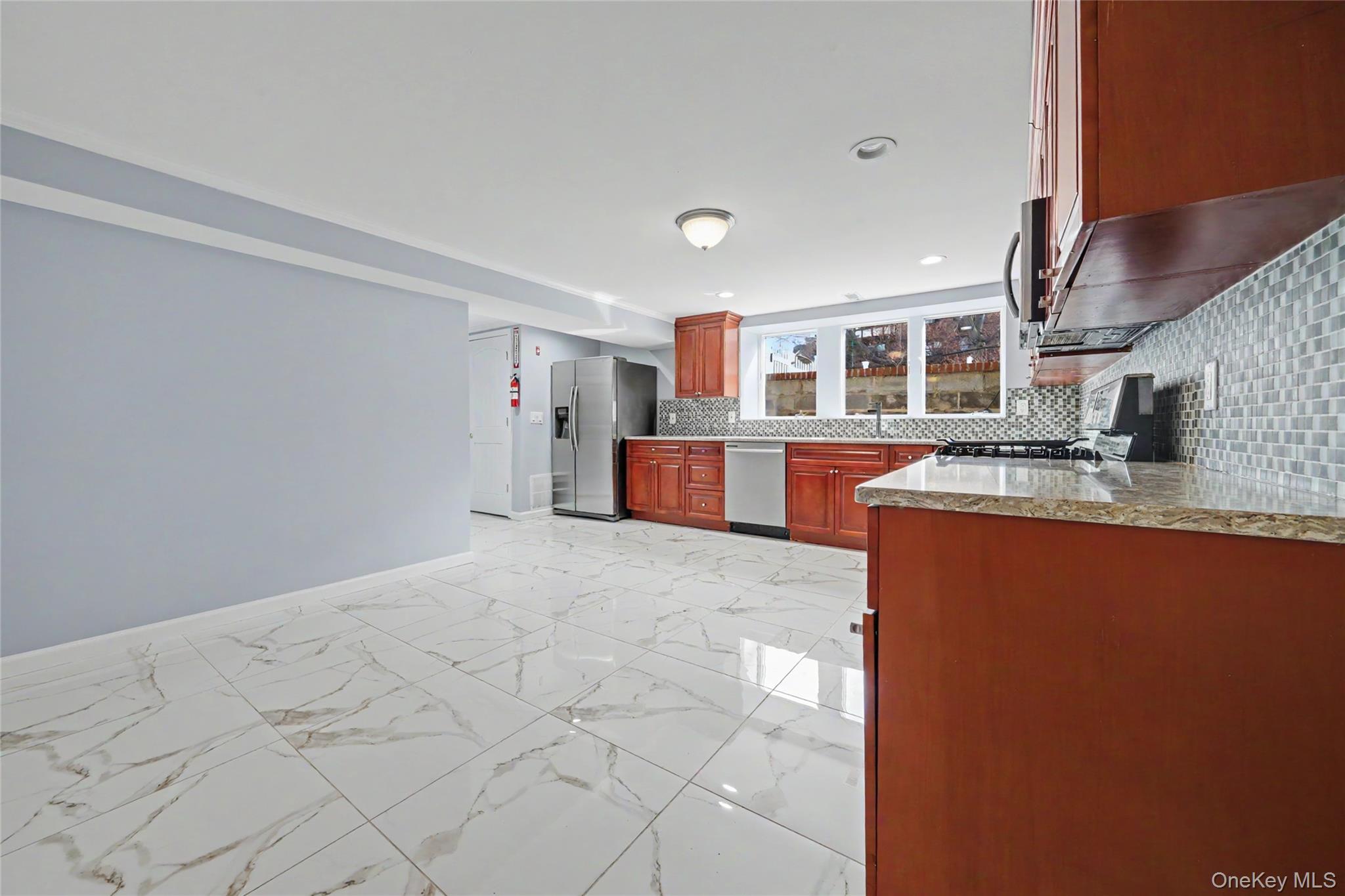 635 E Lincoln Avenue