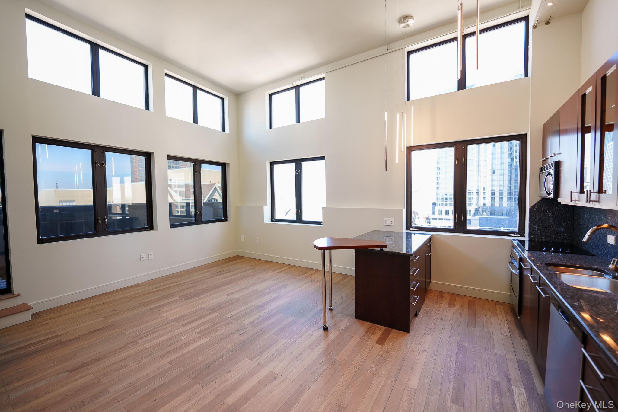 25 Leroy Place Unit: PH1