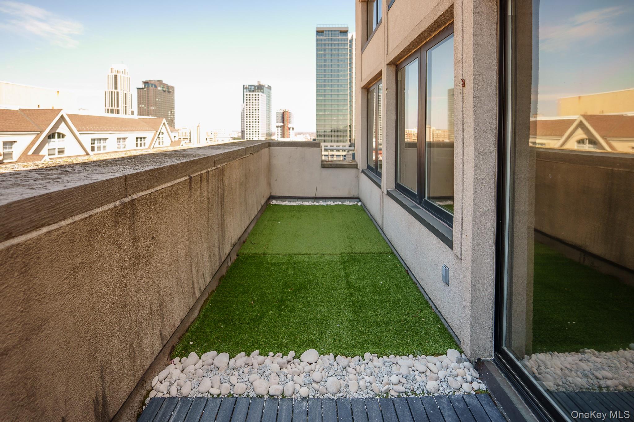 25 Leroy Place Unit: PH1