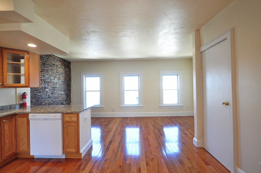 1 Grimes St # 3