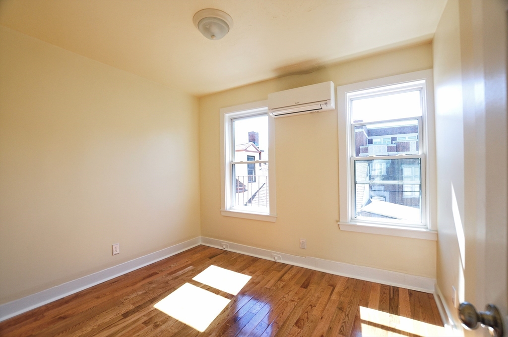 1 Grimes St # 3