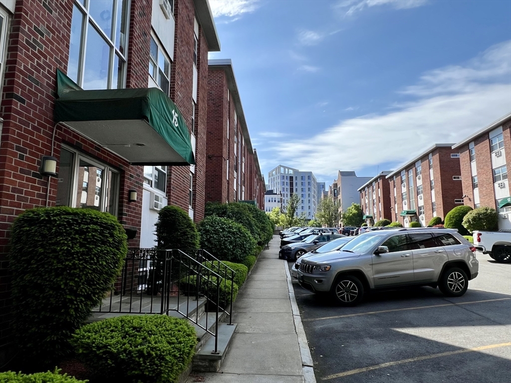 15 Commonwealth Ct # 14