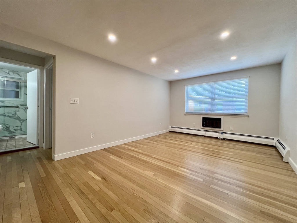 15 Commonwealth Ct # 14