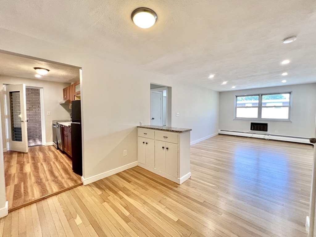 15 Commonwealth Ct # 14