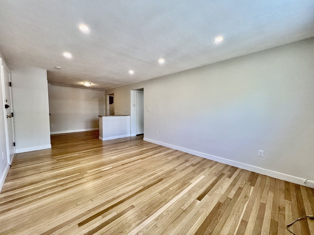 15 Commonwealth Ct # 14
