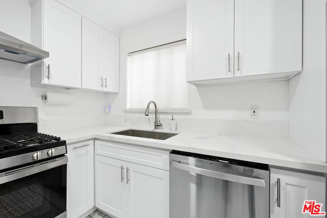 7422 Hazeltine Ave Unit: 3