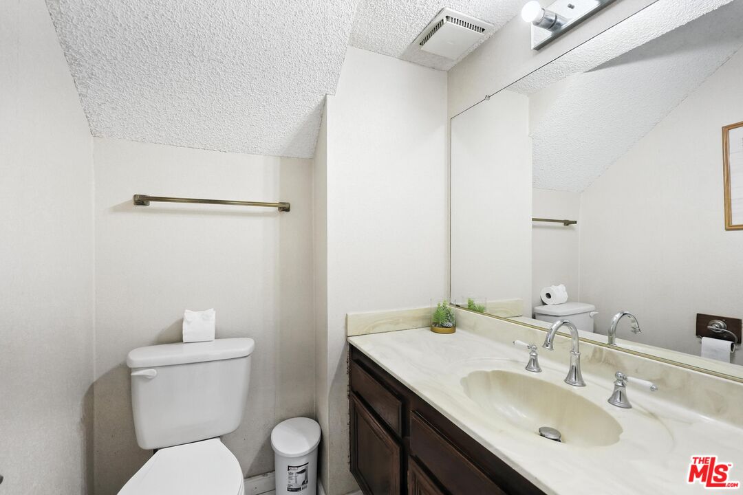 7422 Hazeltine Ave Unit: 3