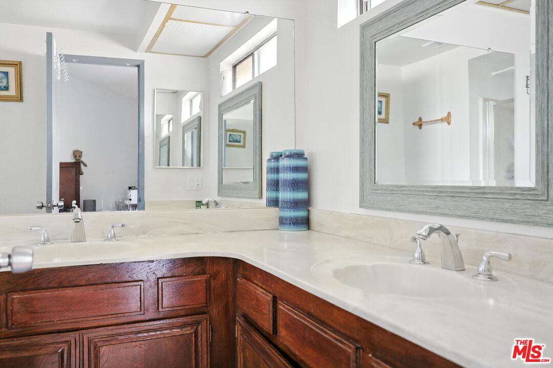 7422 Hazeltine Ave Unit: 3