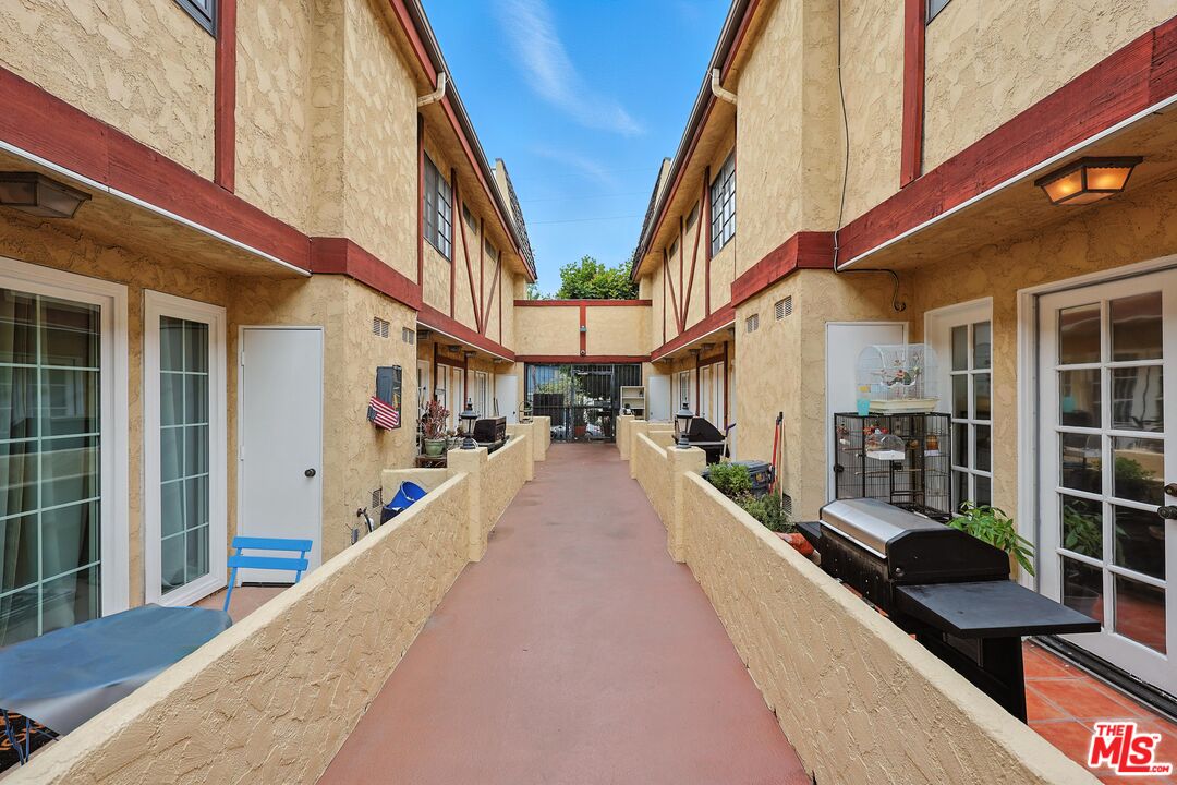 7422 Hazeltine Ave Unit: 3