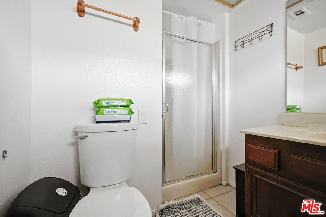 7422 Hazeltine Ave Unit: 3