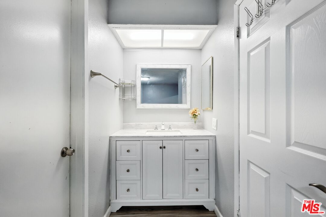 7422 Hazeltine Ave Unit: 3