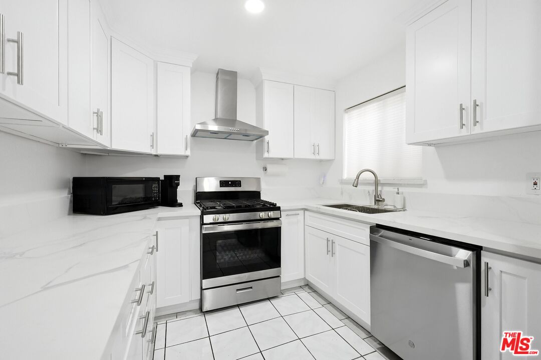 7422 Hazeltine Ave Unit: 3
