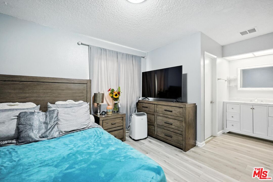 7422 Hazeltine Ave Unit: 3