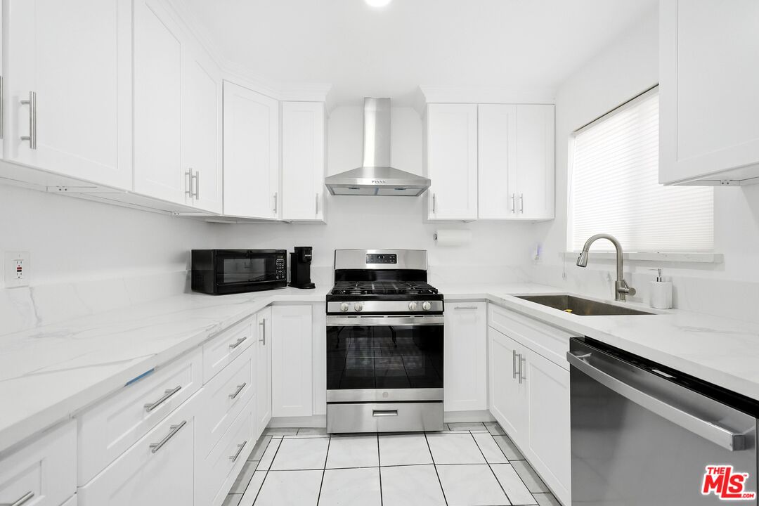 7422 Hazeltine Ave Unit: 3