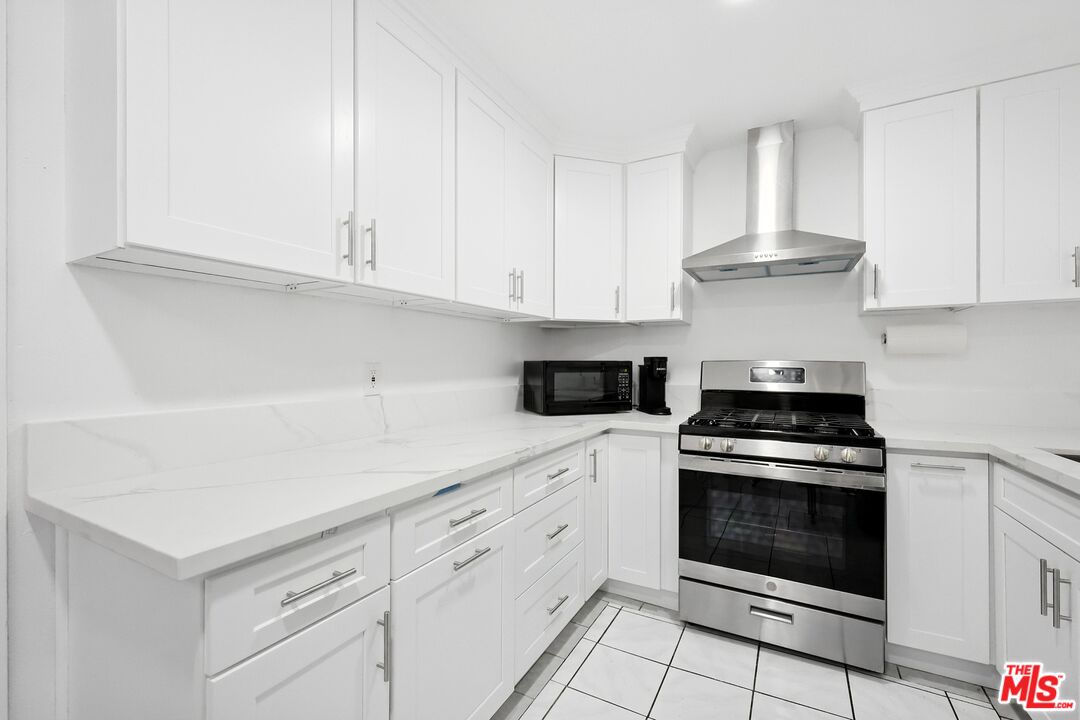 7422 Hazeltine Ave Unit: 3