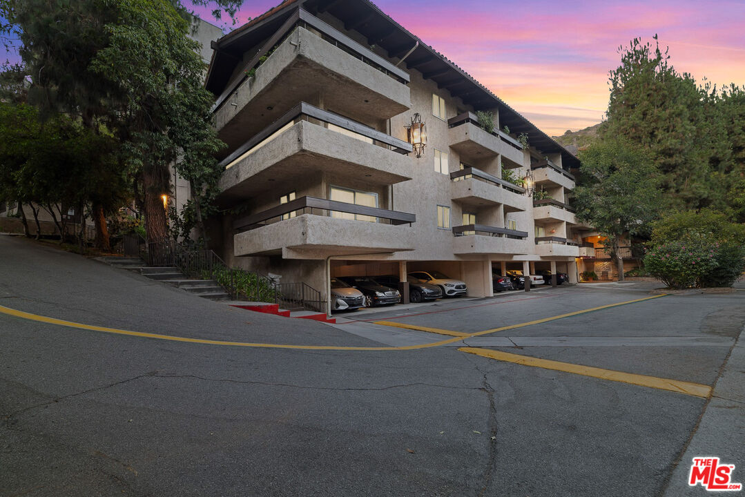 2700 Cahuenga Blvd Unit: 3108