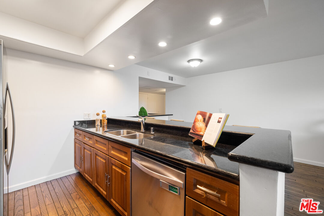 2700 Cahuenga Blvd Unit: 3108