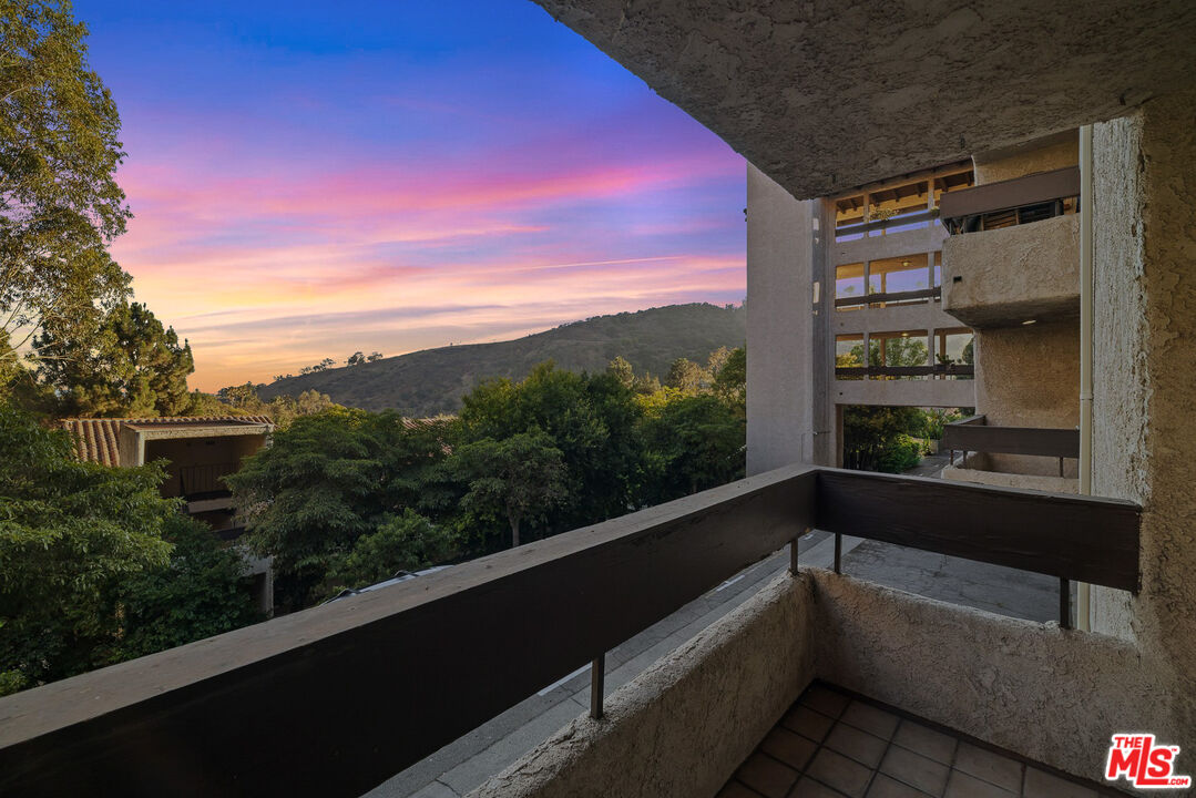2700 Cahuenga Blvd Unit: 3108