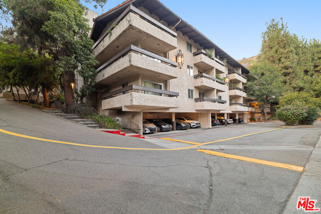 2700 Cahuenga Blvd Unit: 3108