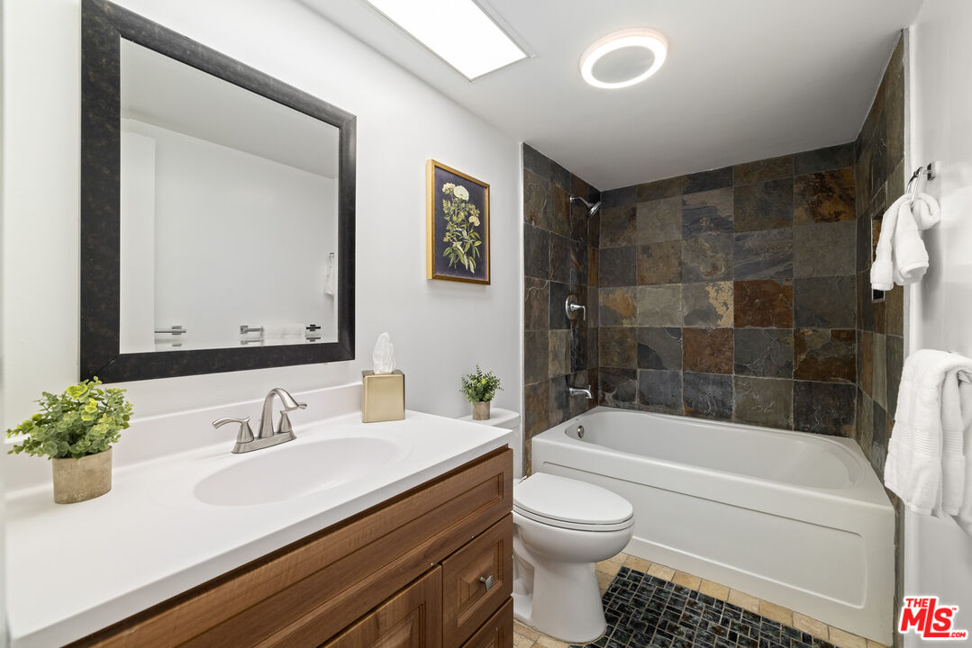 2700 Cahuenga Blvd Unit: 3108