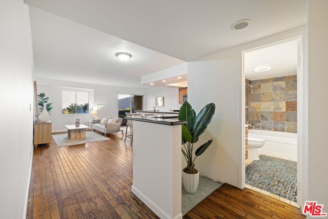 2700 Cahuenga Blvd Unit: 3108