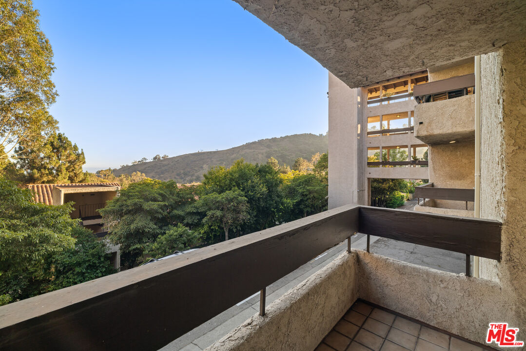 2700 Cahuenga Blvd Unit: 3108