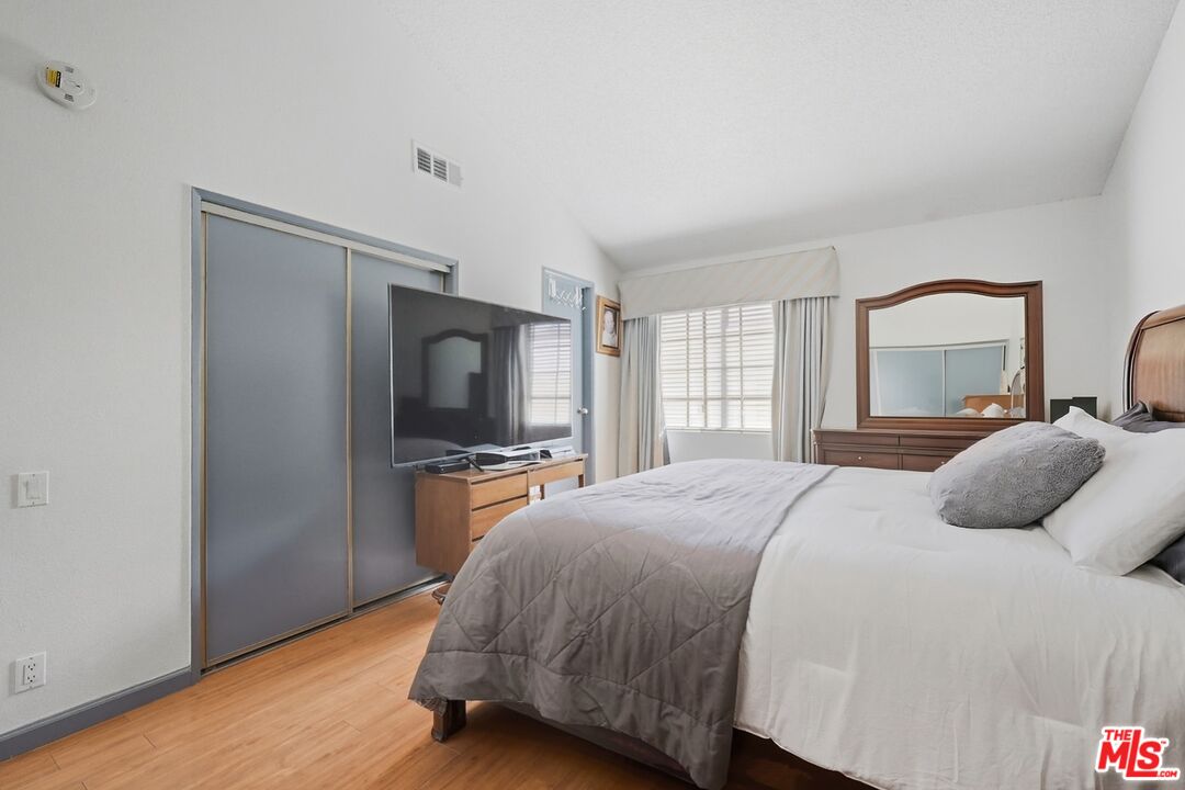 7422 Hazeltine Ave Unit: 3