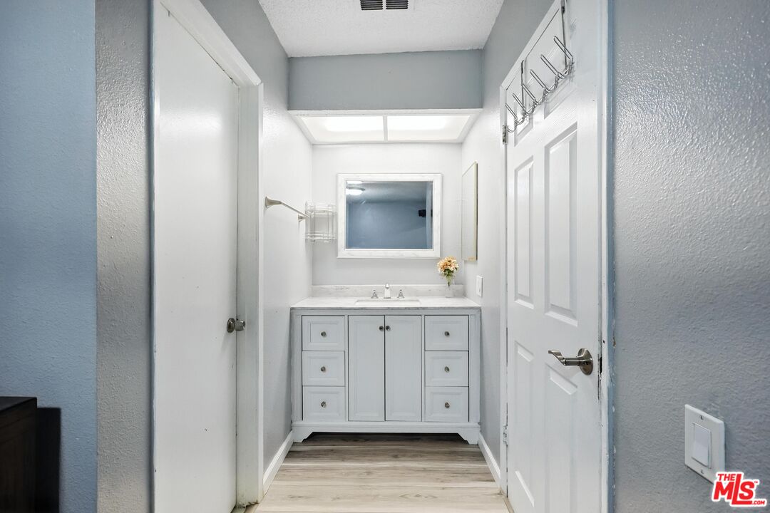 7422 Hazeltine Ave Unit: 3