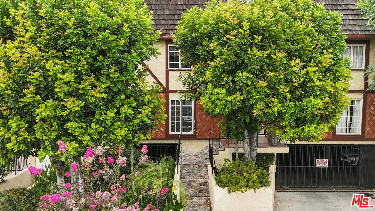 7422 Hazeltine Ave Unit: 3