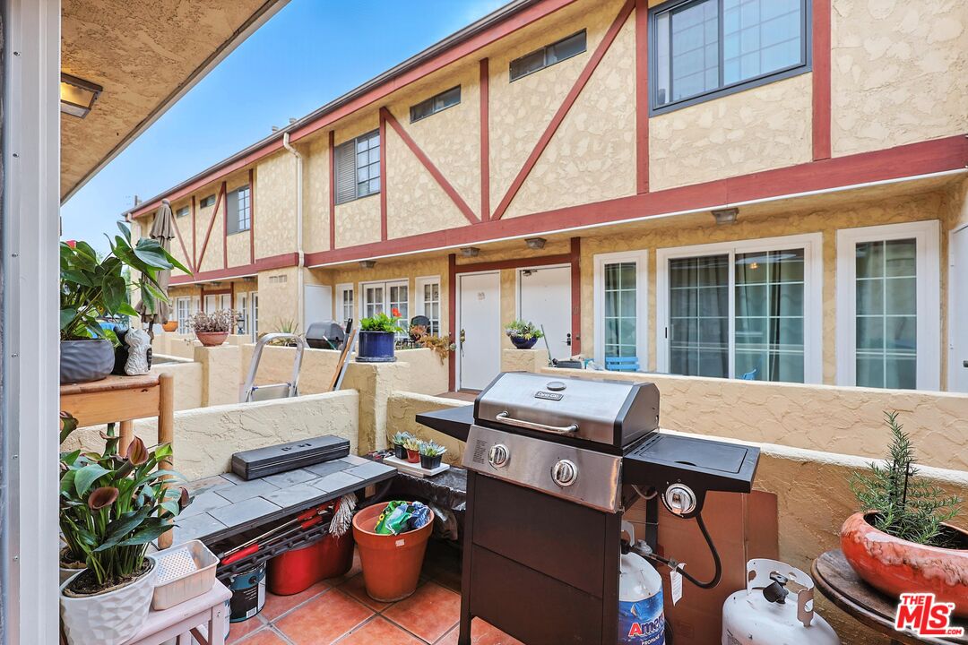 7422 Hazeltine Ave Unit: 3