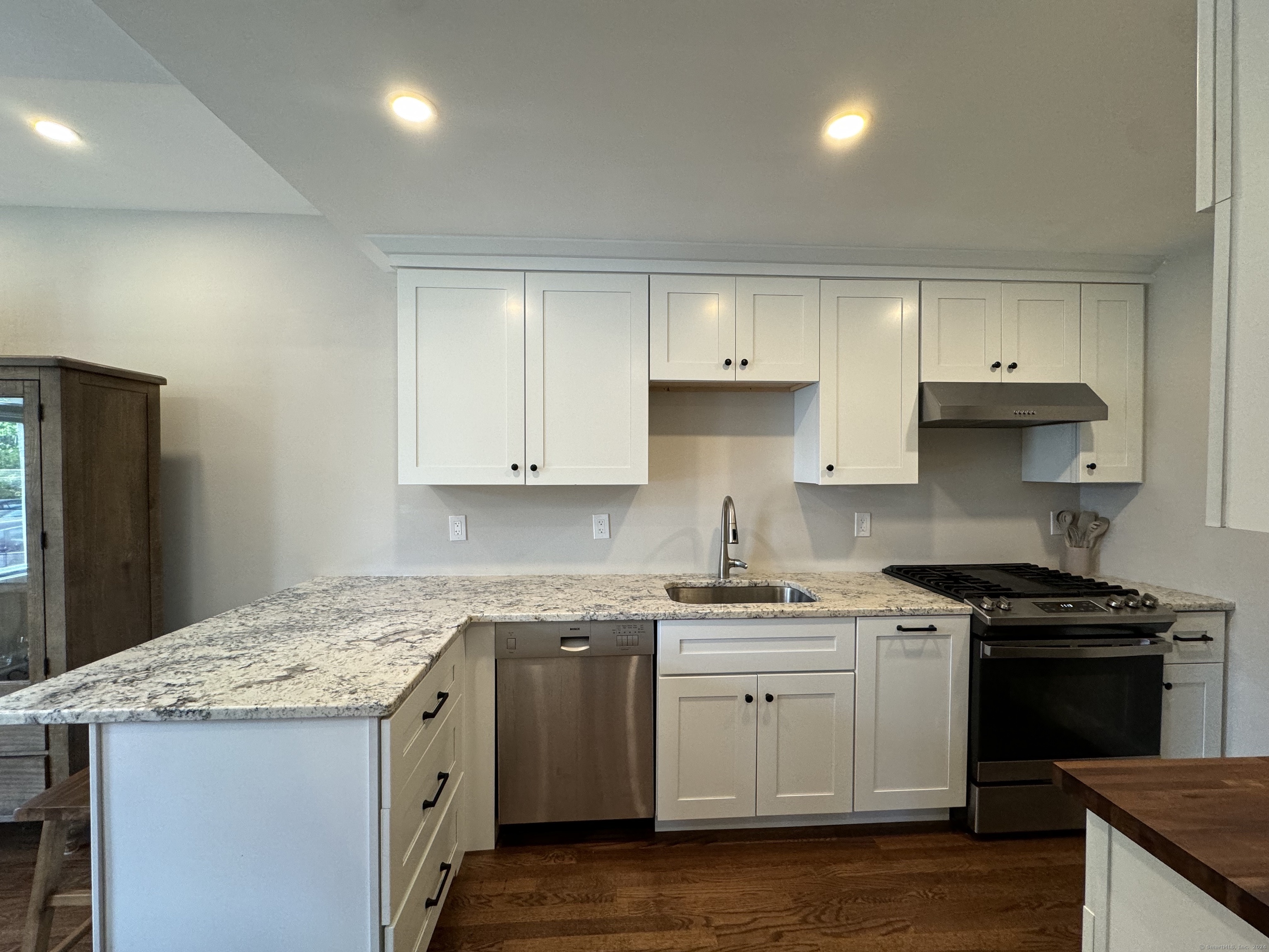 869 Orange Street APT 10W