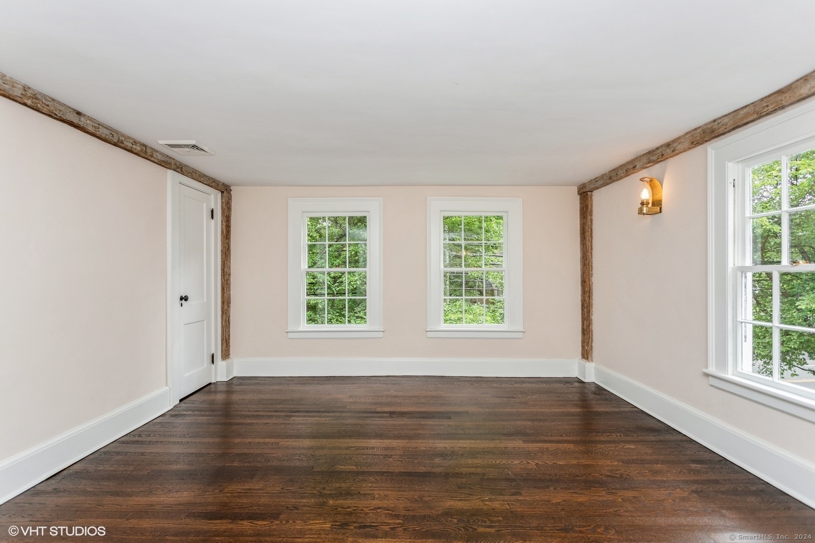 1832 Huntington Turnpike